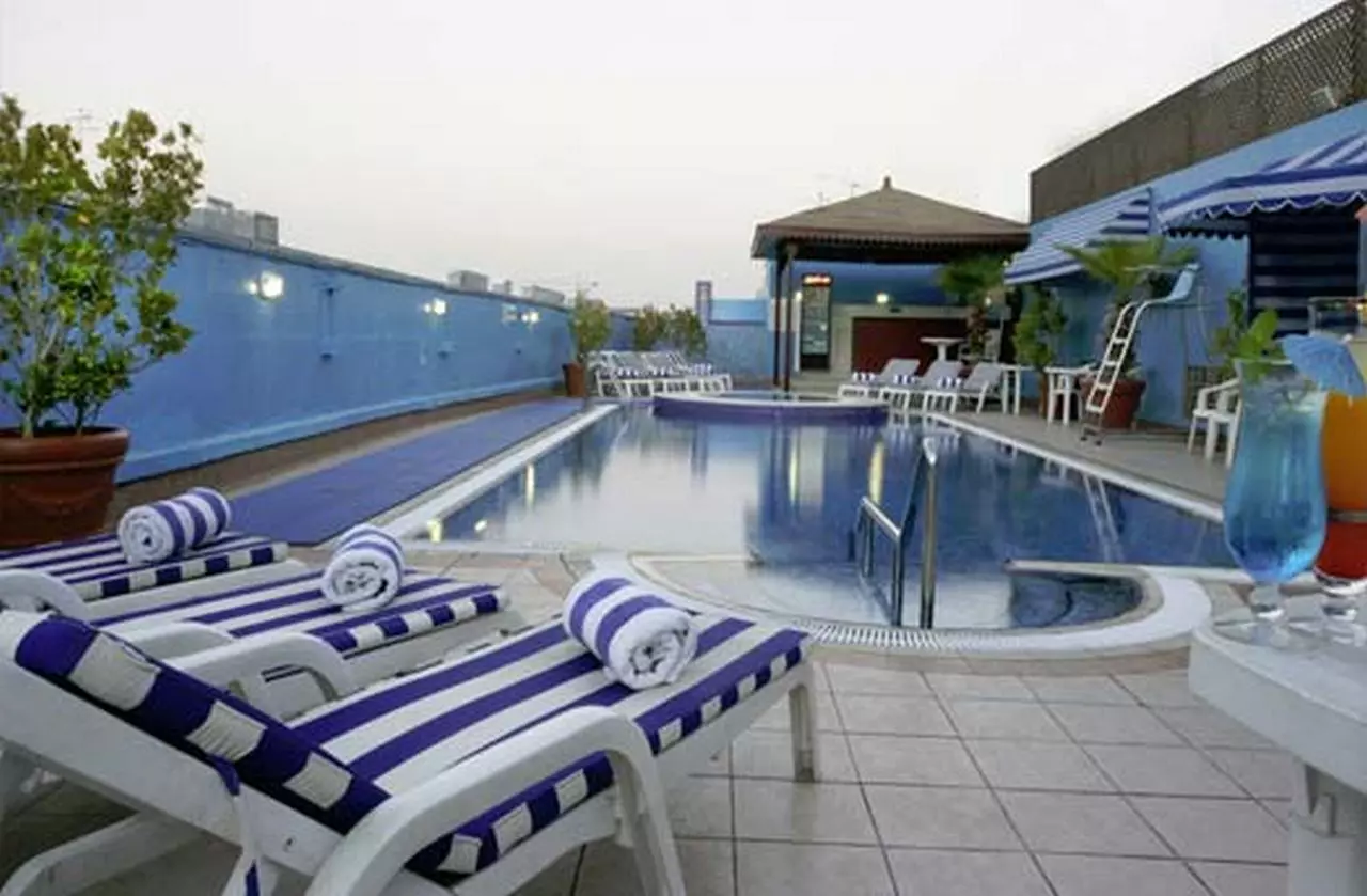 METROPOLITAN_EDIT (10).jpg